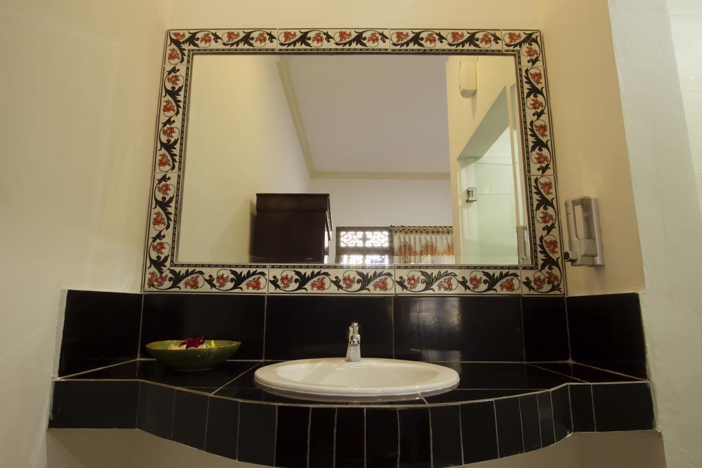 Frangipani Homestay Nusa Dua  Kamer foto
